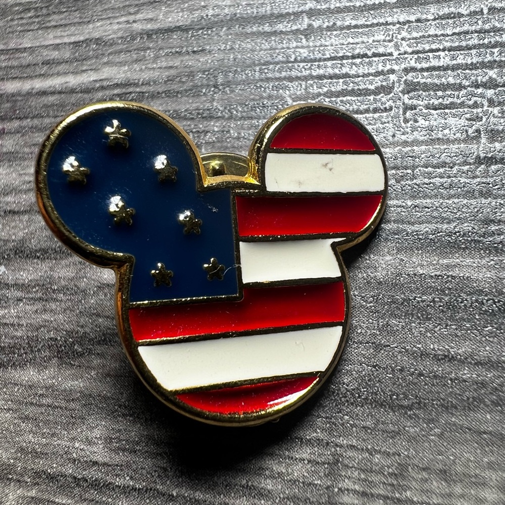 Disney 2001 Disney Store USA Mickey Head Flag Icon